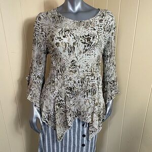 Cato Woman Crinkle Blouse Handkerchief hem and Sleeves Size 14/16W Bohemian